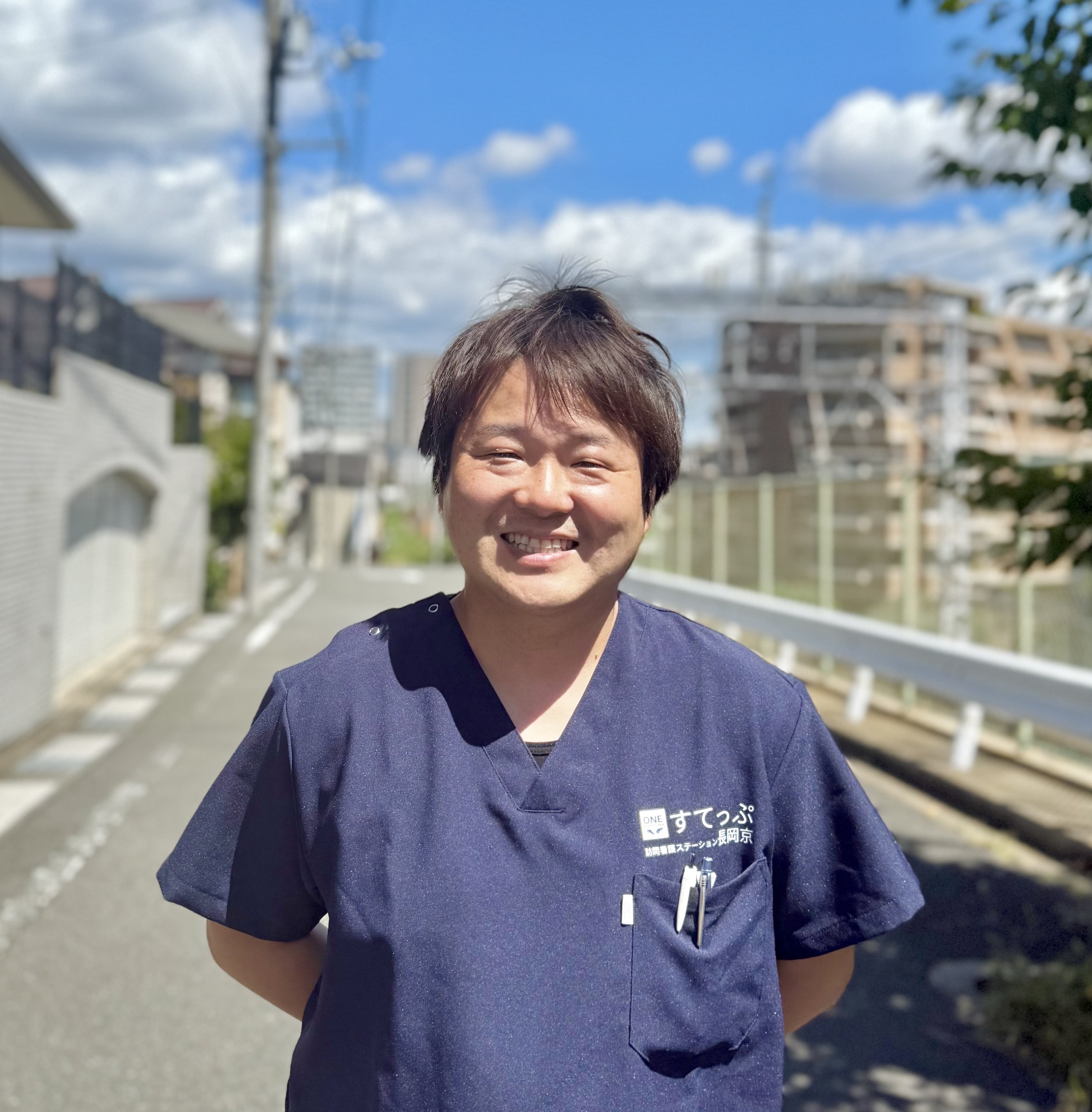 万谷 あいね