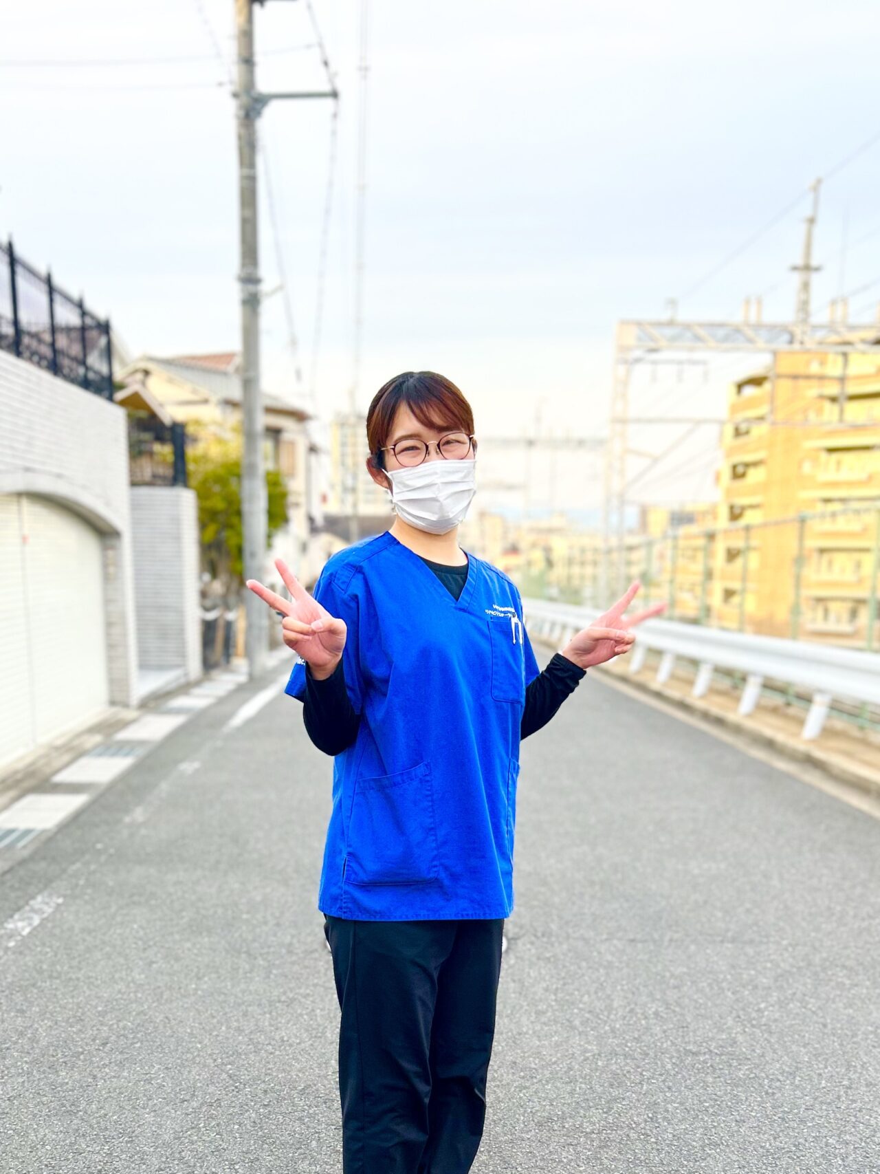万谷 あいね