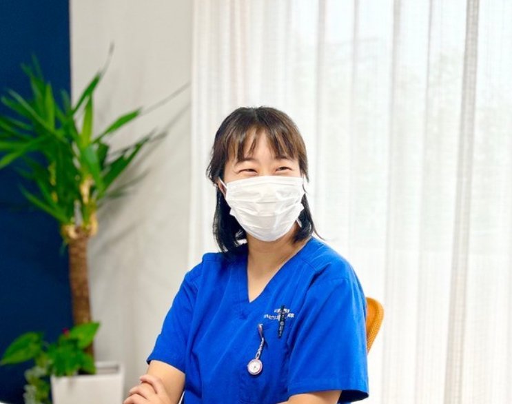 万谷 あいね