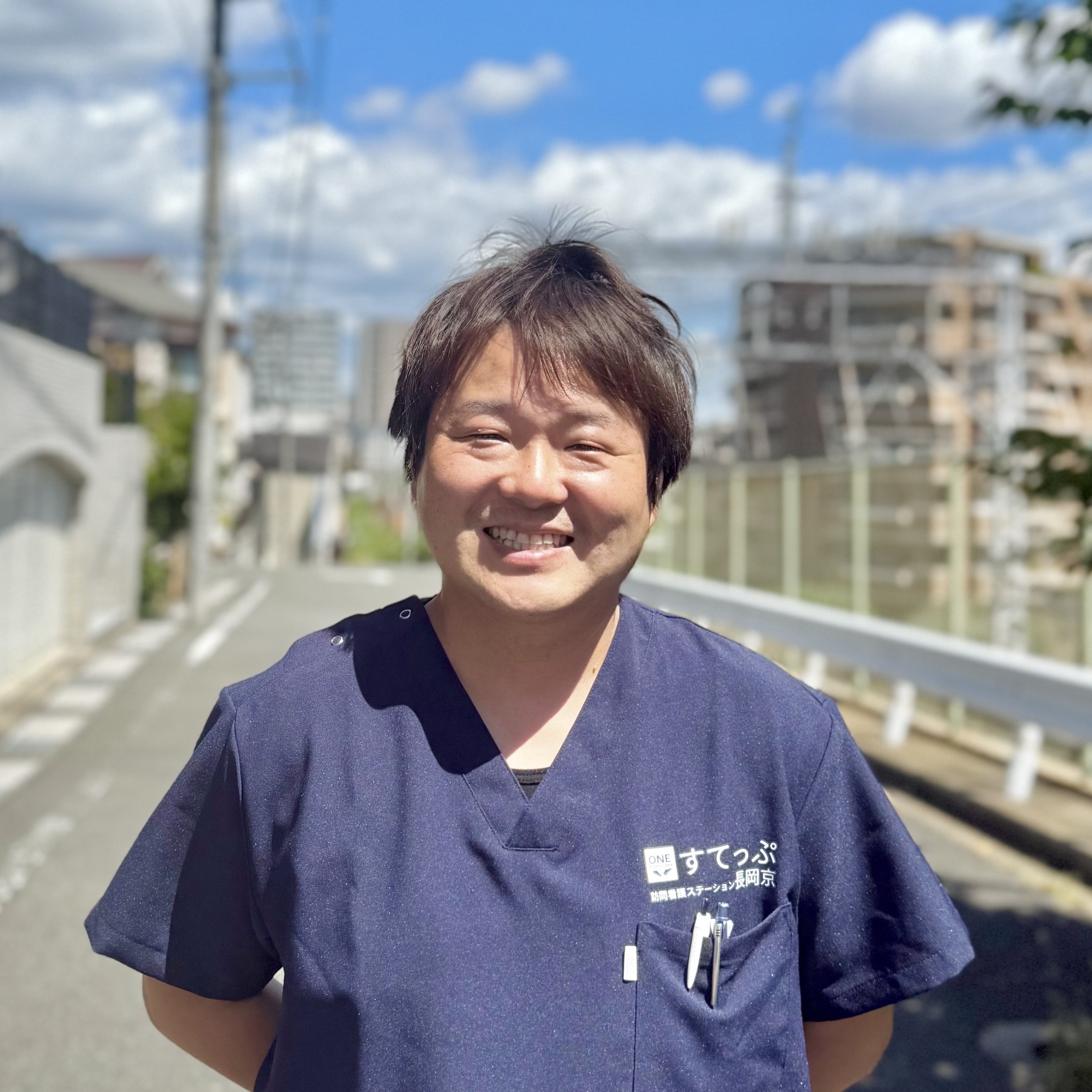 万谷 あいね