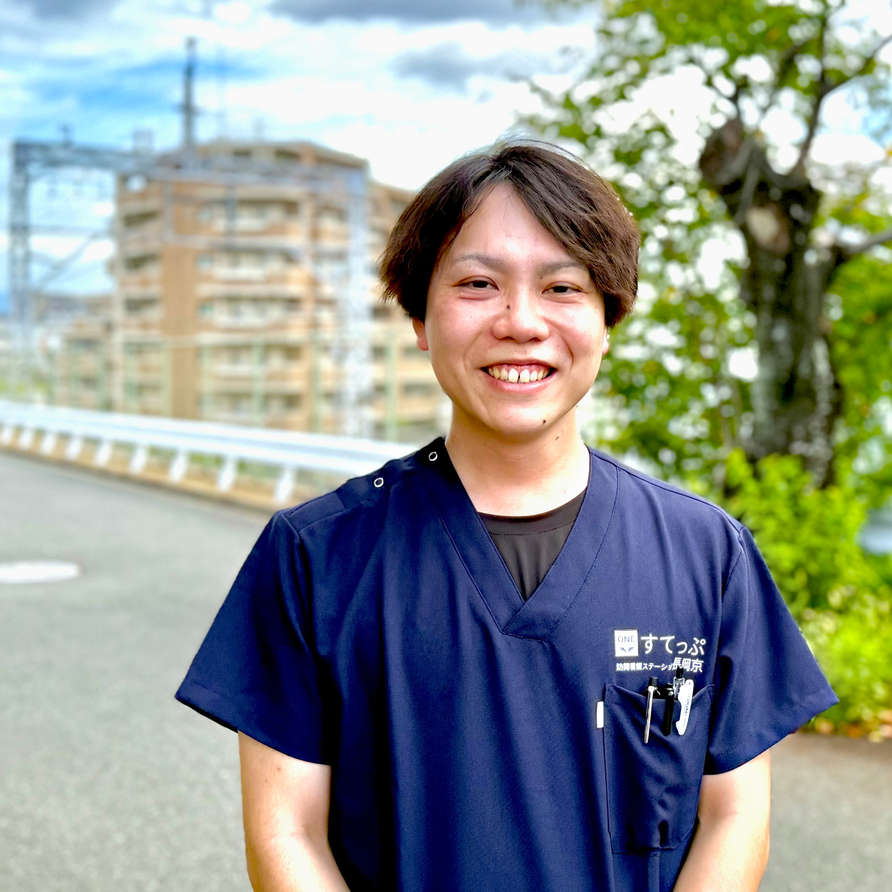 万谷 あいね