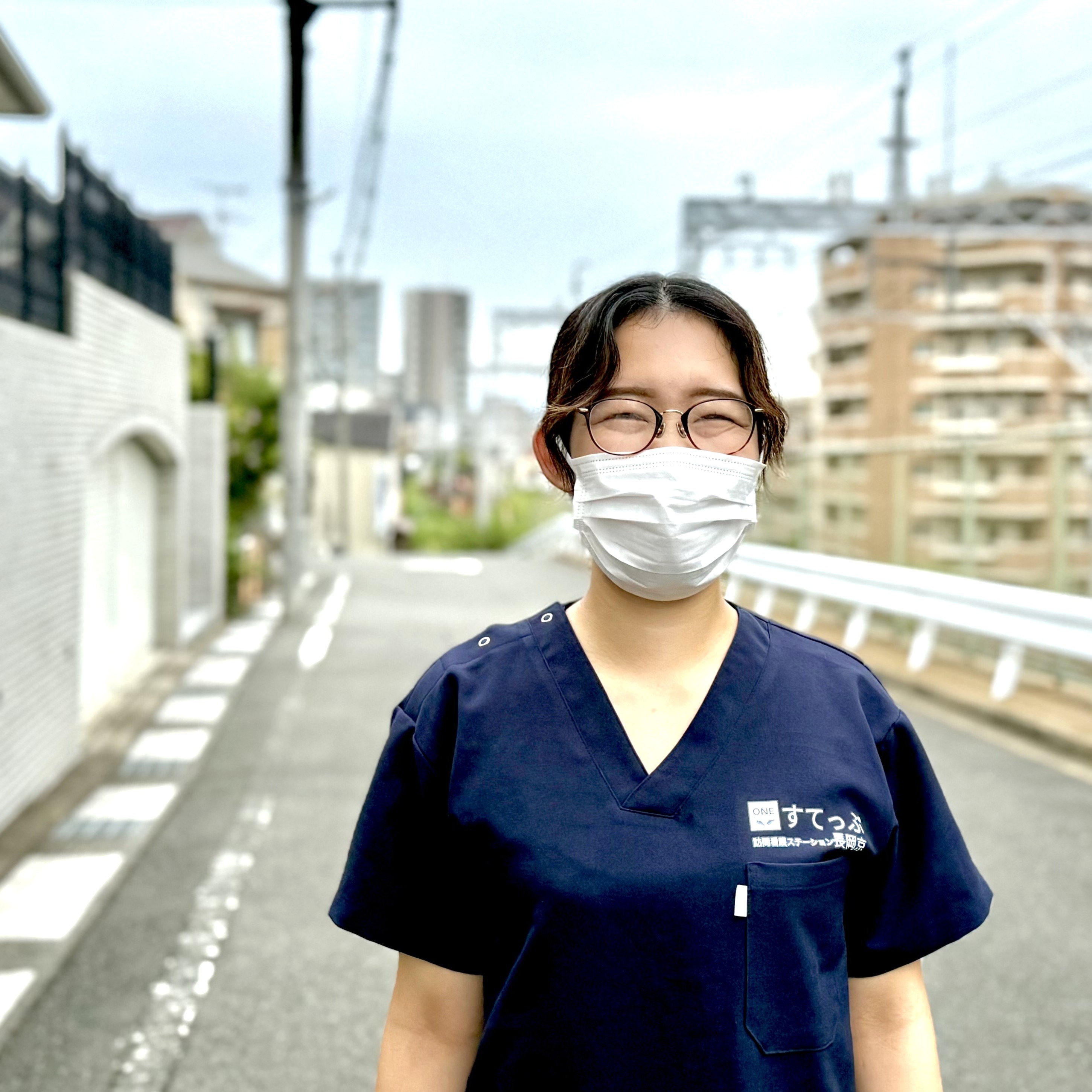 万谷 あいね