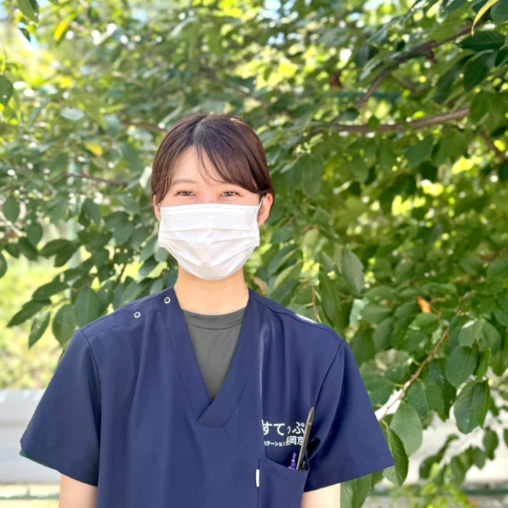 万谷 あいね