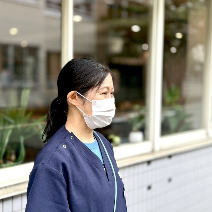 万谷 あいね